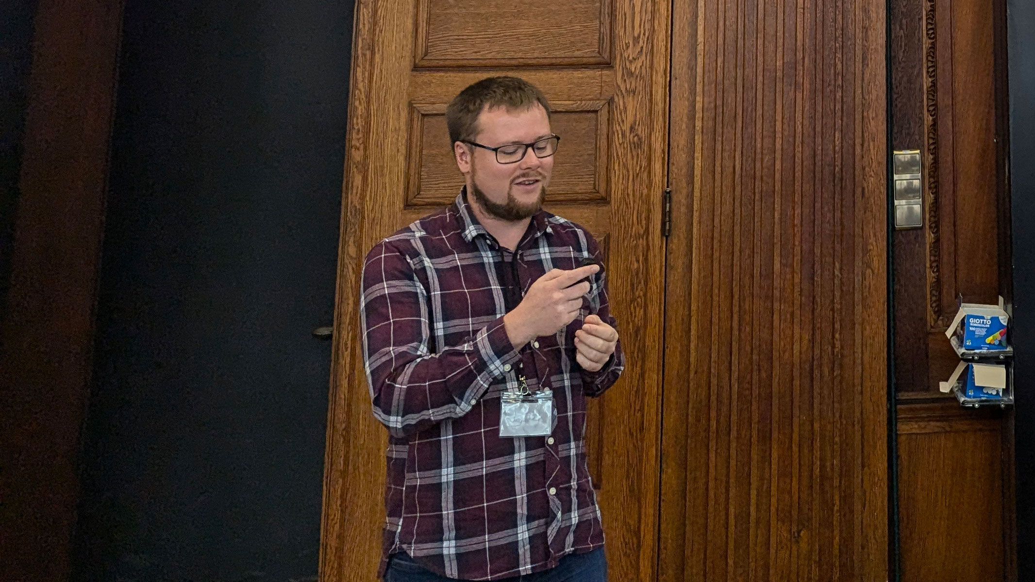 Developing DataSHIELD Features for NFDI4Health: Florian Schwarz during his presentation in Bonn. (c)NFDI4Health